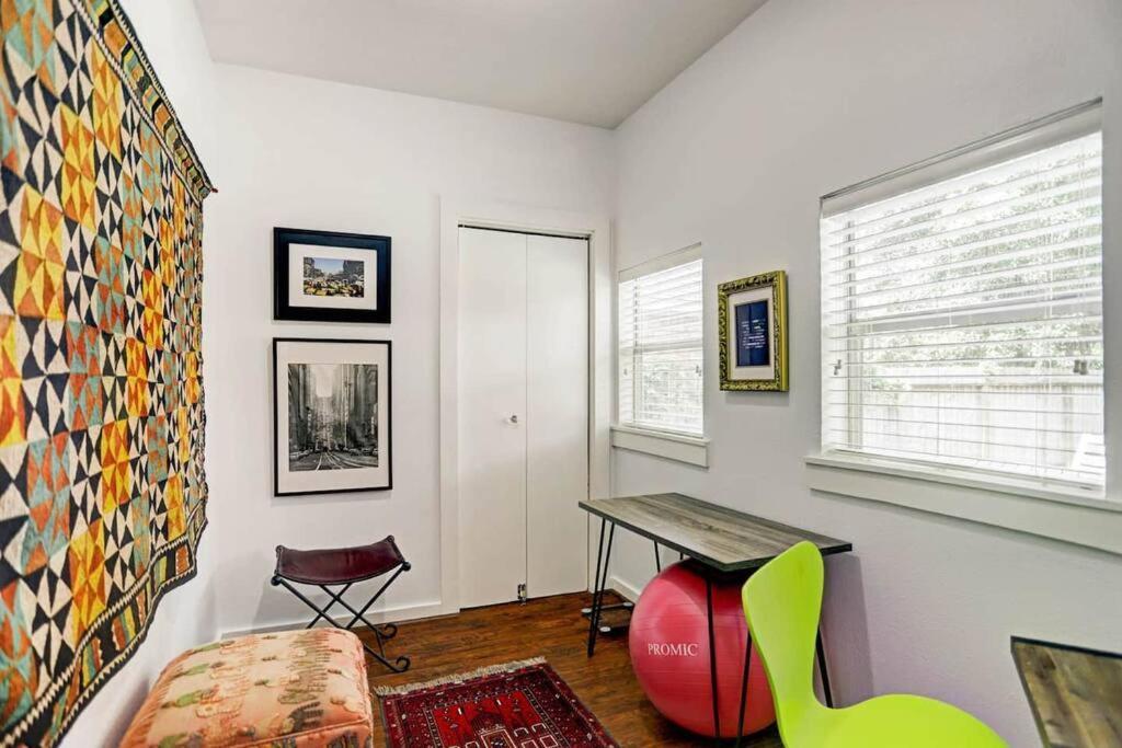 فيلا Artsy Heights House: Walk To Food-Bars-Shops-Trails, Kids & Pet Friendly هيوستن المظهر الخارجي الصورة